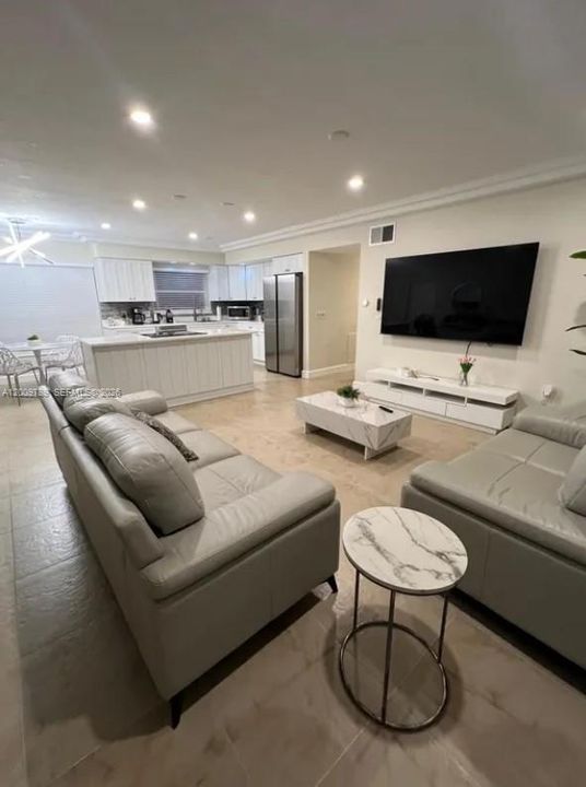 For Rent: $2,600 (3 beds, 2 baths, 1300 Square Feet)