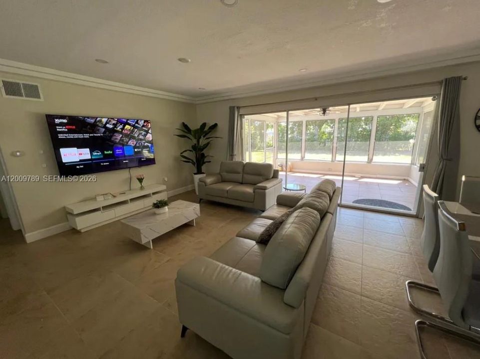 For Rent: $2,600 (3 beds, 2 baths, 1300 Square Feet)