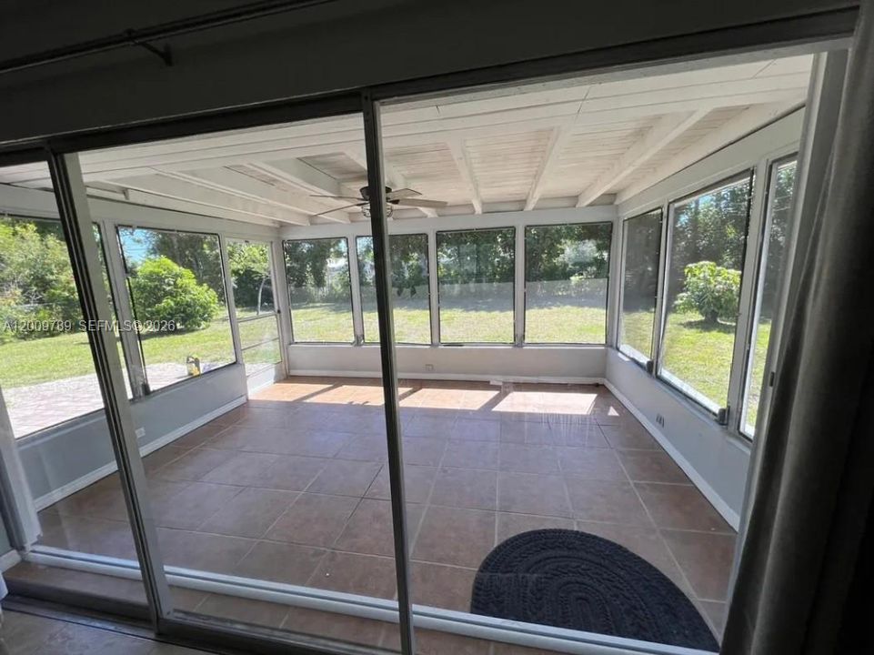For Rent: $2,600 (3 beds, 2 baths, 1300 Square Feet)