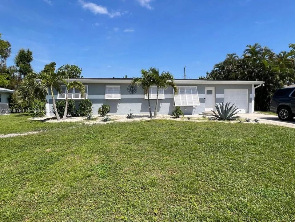 For Rent: $2,600 (3 beds, 2 baths, 1300 Square Feet)