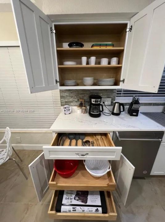 For Rent: $2,600 (3 beds, 2 baths, 1300 Square Feet)