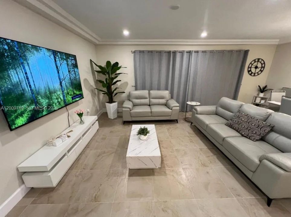 For Rent: $2,600 (3 beds, 2 baths, 1300 Square Feet)
