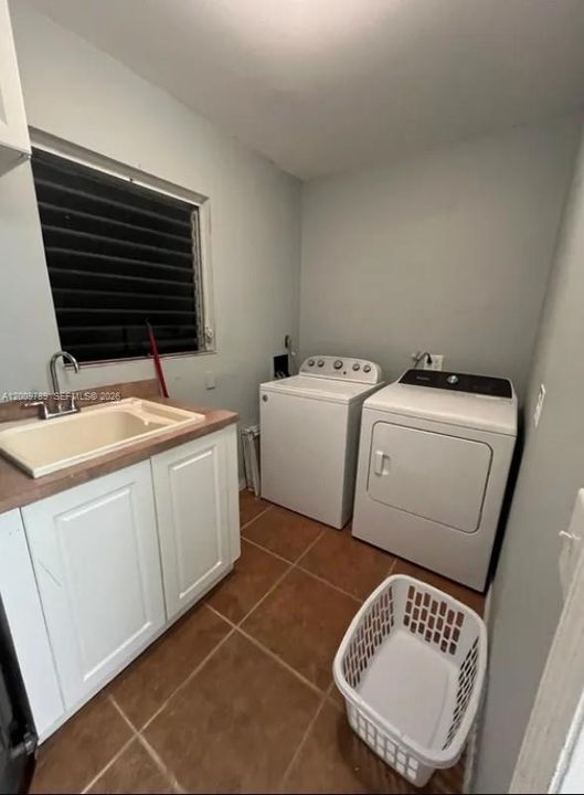 For Rent: $2,600 (3 beds, 2 baths, 1300 Square Feet)