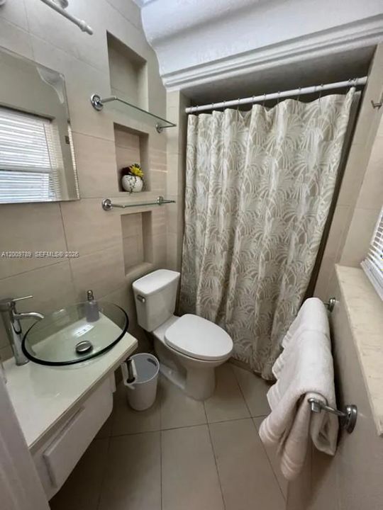 For Rent: $2,600 (3 beds, 2 baths, 1300 Square Feet)