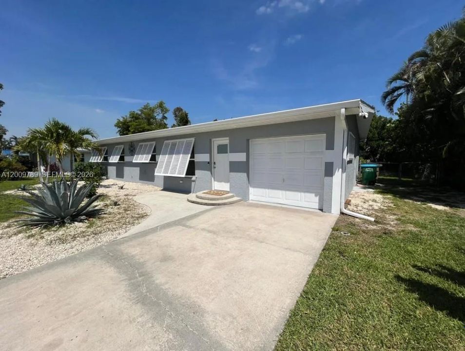 For Rent: $2,600 (3 beds, 2 baths, 1300 Square Feet)