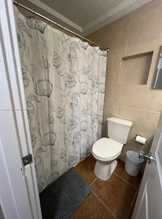 For Rent: $2,600 (3 beds, 2 baths, 1300 Square Feet)