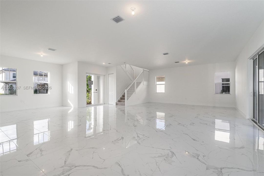 En Renta: $7,500 (4 camas, 3 baños, 2952 Pies cuadrados)