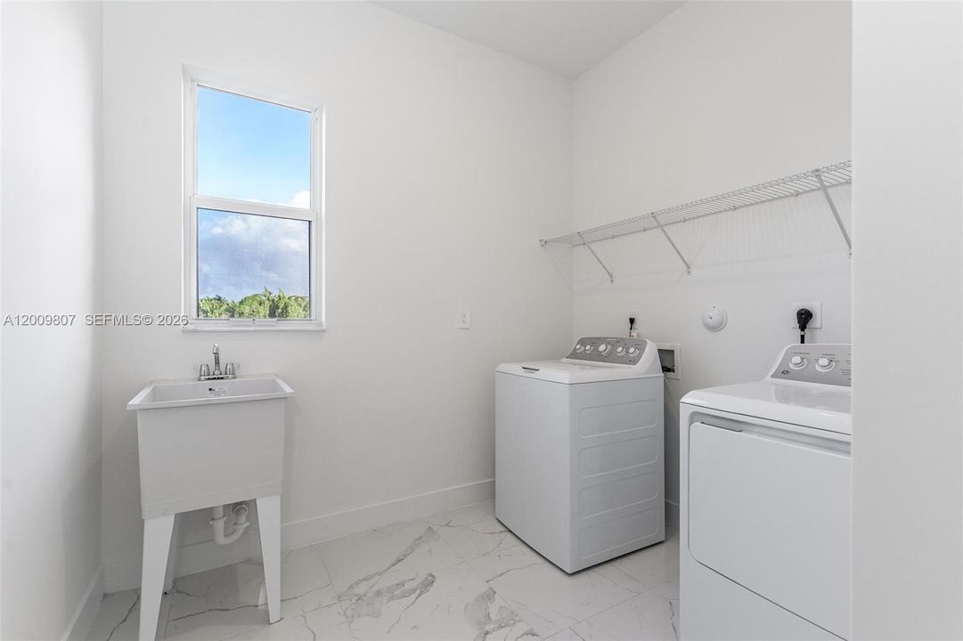 En Renta: $7,500 (4 camas, 3 baños, 2952 Pies cuadrados)