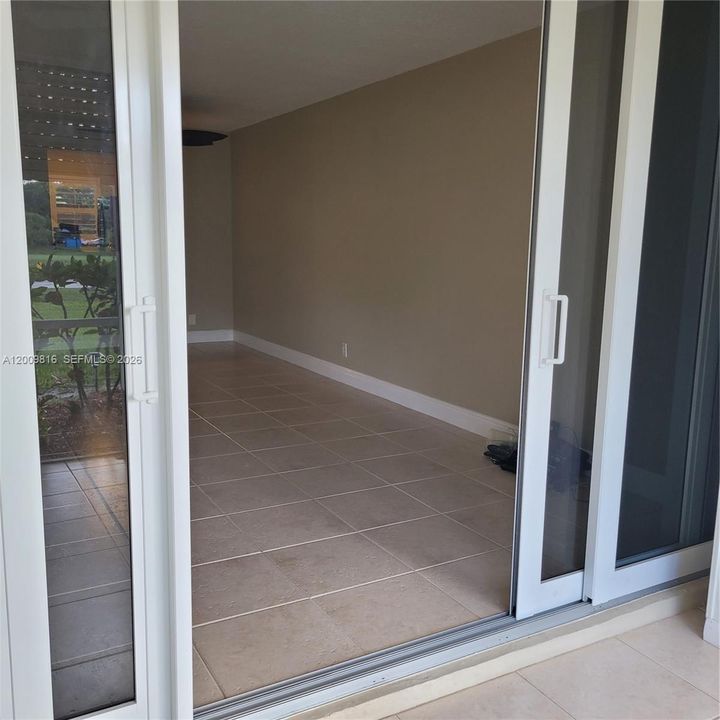 Active With Contract: $2,700 (3 beds, 2 baths, 1124 Square Feet)