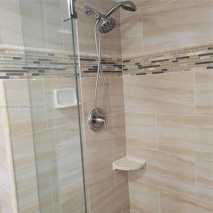 Active With Contract: $2,700 (3 beds, 2 baths, 1124 Square Feet)