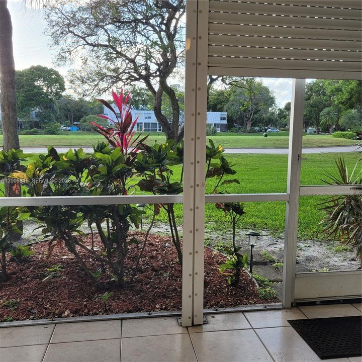 Active With Contract: $2,700 (3 beds, 2 baths, 1124 Square Feet)