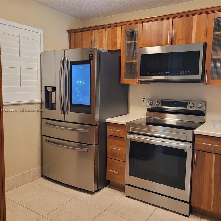 Active With Contract: $2,700 (3 beds, 2 baths, 1124 Square Feet)