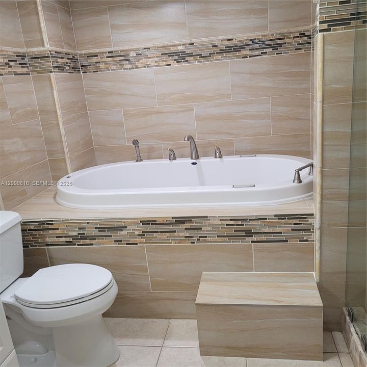 Active With Contract: $2,700 (3 beds, 2 baths, 1124 Square Feet)