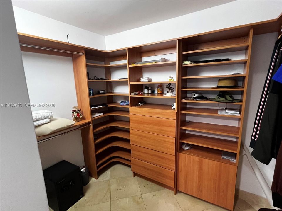 Recientemente alquilado: $11,000 (3 camas, 3 baños, 2210 Pies cuadrados)