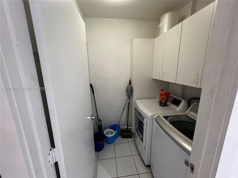 Recientemente alquilado: $11,000 (3 camas, 3 baños, 2210 Pies cuadrados)