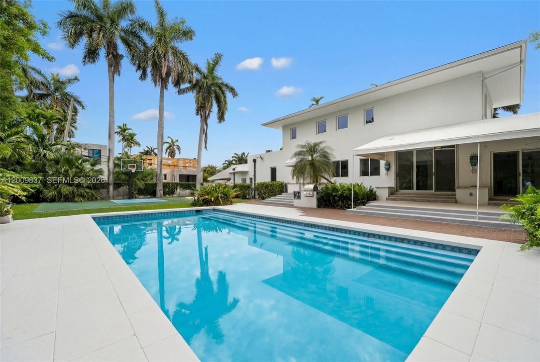 Activo con contrato: $15,000 (4 camas, 4 baños, 3019 Pies cuadrados)