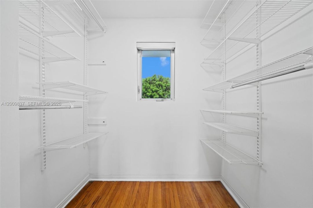 Activo con contrato: $15,000 (4 camas, 4 baños, 3019 Pies cuadrados)