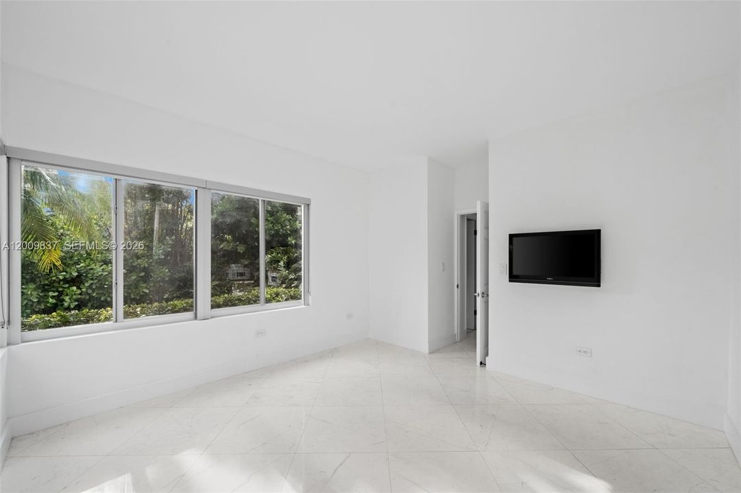 Activo con contrato: $15,000 (4 camas, 4 baños, 3019 Pies cuadrados)
