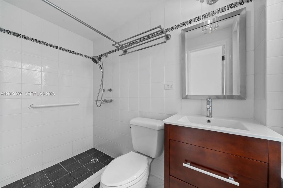 Activo con contrato: $15,000 (4 camas, 4 baños, 3019 Pies cuadrados)