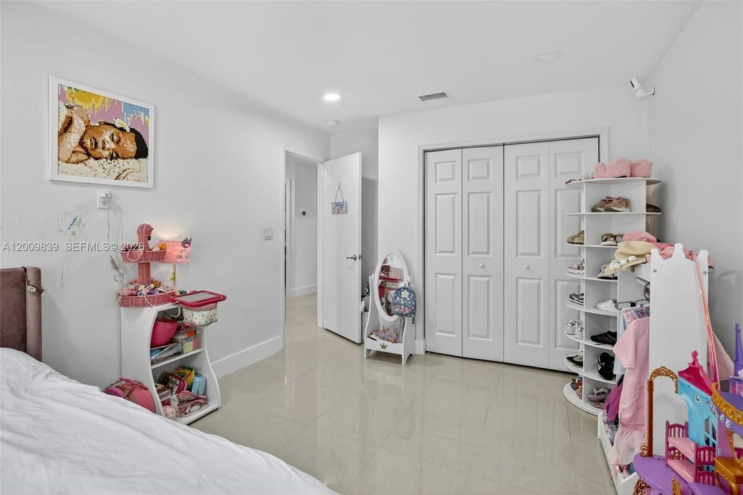 En Venta: $1,399,000 (4 camas, 2 baños, 2839 Pies cuadrados)