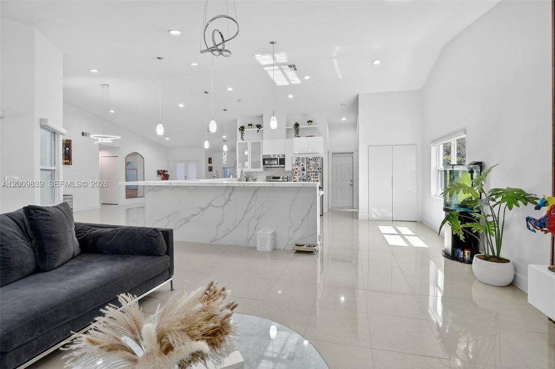 En Venta: $1,399,000 (4 camas, 2 baños, 2839 Pies cuadrados)