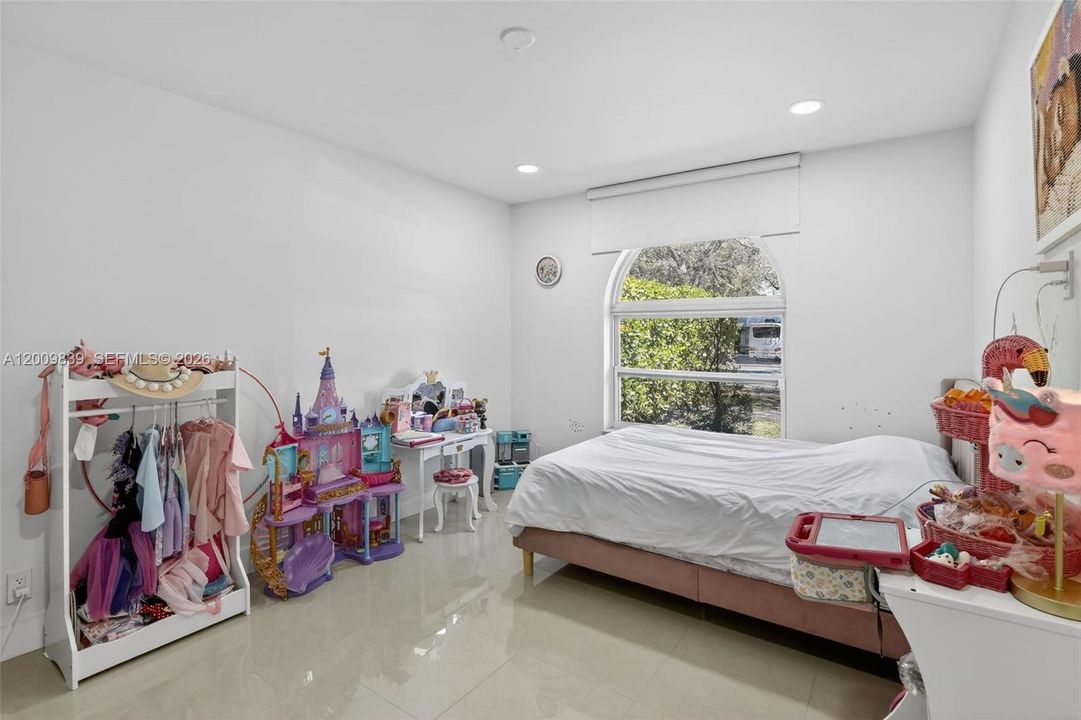 En Venta: $1,399,000 (4 camas, 2 baños, 2839 Pies cuadrados)