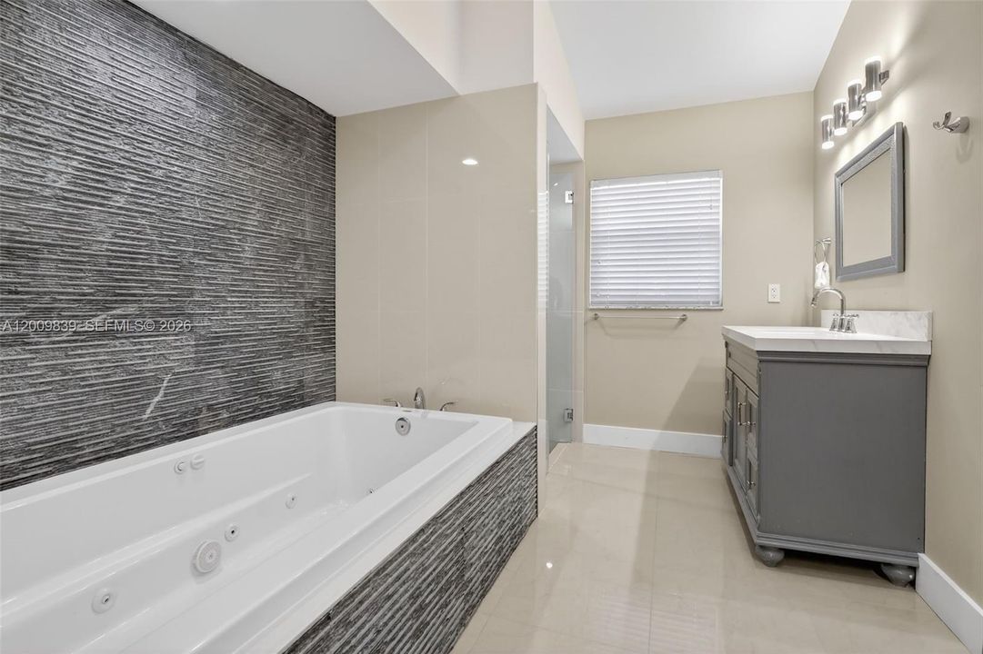En Venta: $1,399,000 (4 camas, 2 baños, 2839 Pies cuadrados)