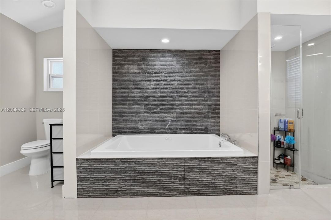 En Venta: $1,399,000 (4 camas, 2 baños, 2839 Pies cuadrados)