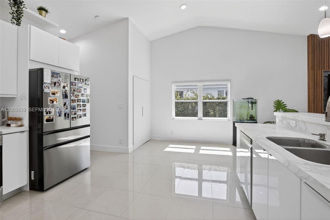 En Venta: $1,399,000 (4 camas, 2 baños, 2839 Pies cuadrados)