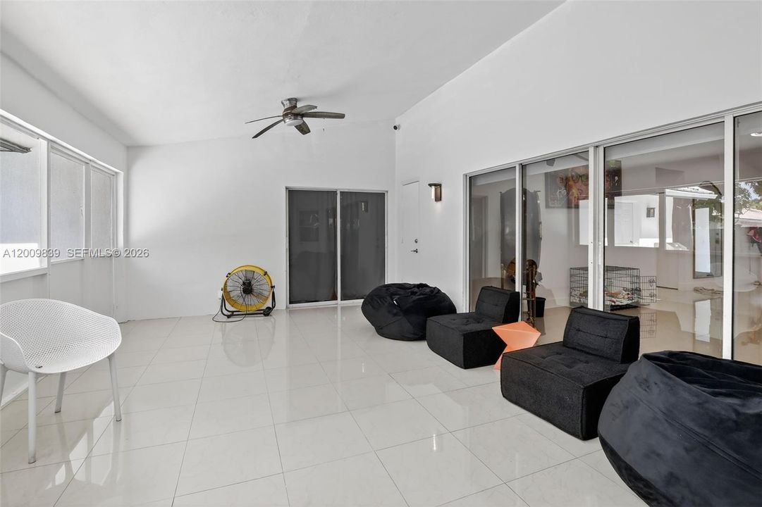 En Venta: $1,399,000 (4 camas, 2 baños, 2839 Pies cuadrados)