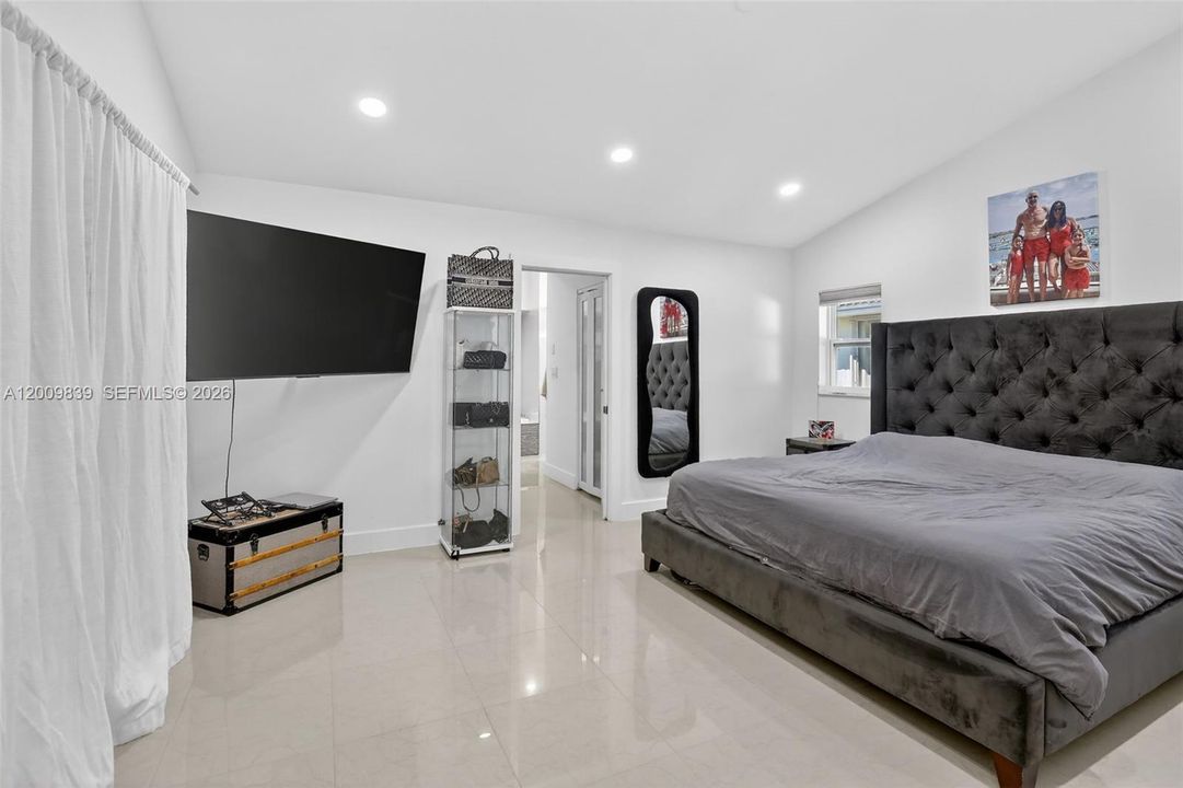 En Venta: $1,399,000 (4 camas, 2 baños, 2839 Pies cuadrados)