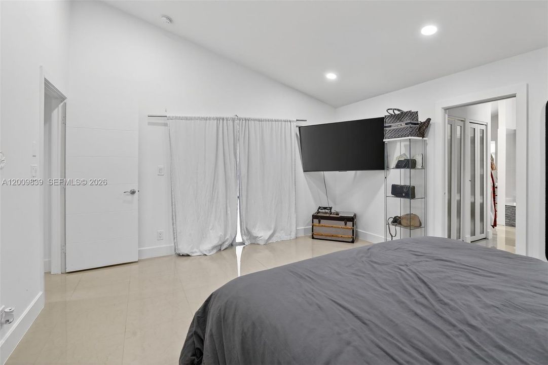En Venta: $1,399,000 (4 camas, 2 baños, 2839 Pies cuadrados)