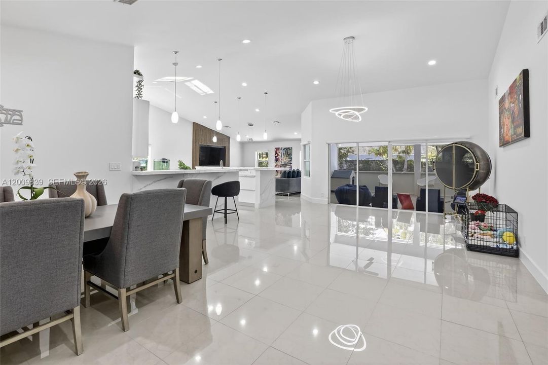 En Venta: $1,399,000 (4 camas, 2 baños, 2839 Pies cuadrados)