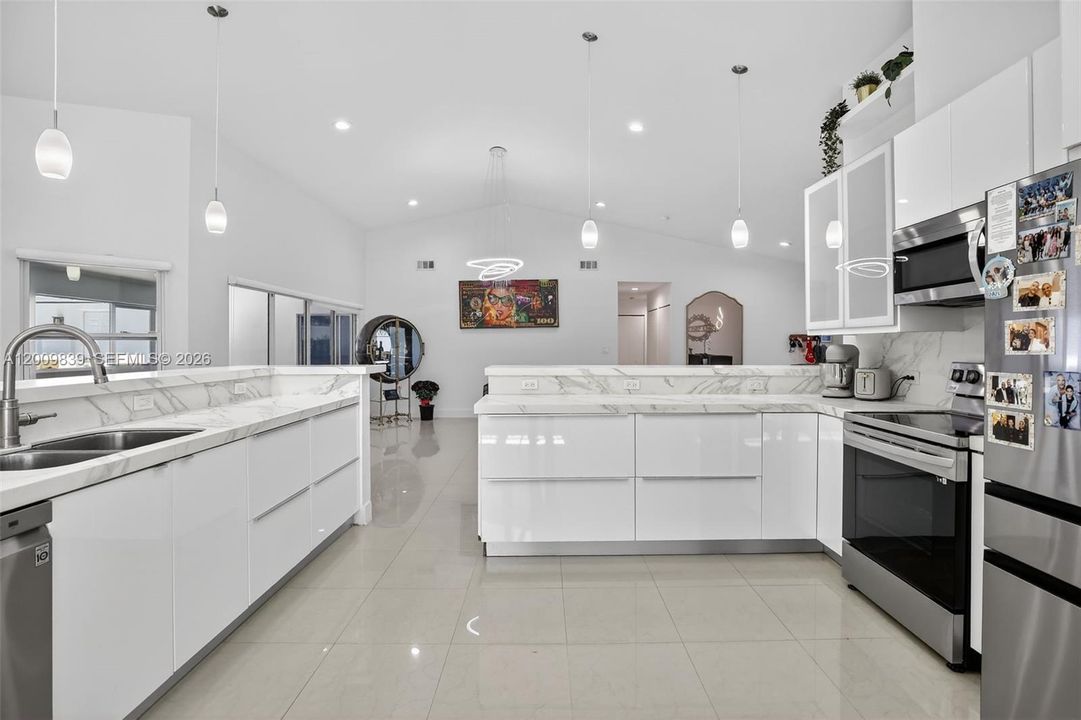 En Venta: $1,399,000 (4 camas, 2 baños, 2839 Pies cuadrados)