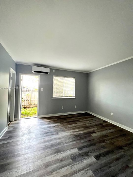 For Sale: $185,000 (1 beds, 1 baths, 429 Square Feet)