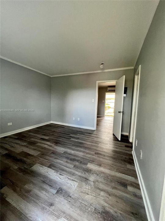 For Sale: $185,000 (1 beds, 1 baths, 429 Square Feet)