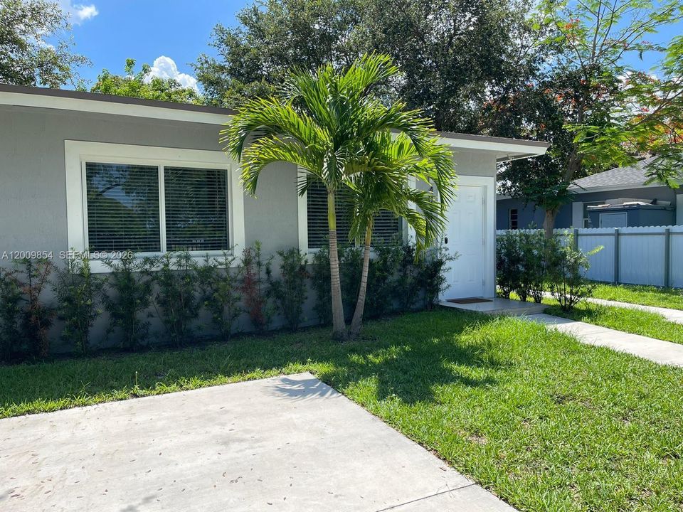 For Rent: $5,500 (5 beds, 3 baths, 1462 Square Feet)