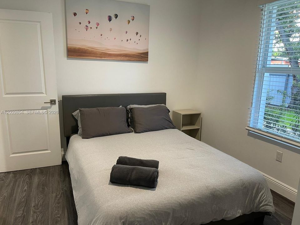 For Rent: $5,500 (5 beds, 3 baths, 1462 Square Feet)