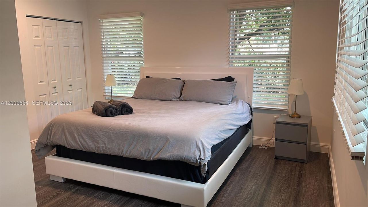 For Rent: $5,500 (5 beds, 3 baths, 1462 Square Feet)