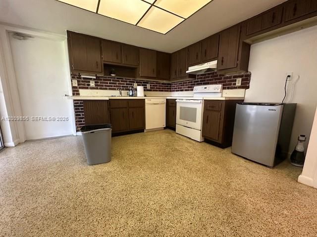 Под контрактом: $595,999 (3 спален, 2 ванн, 1519 Квадратных фут)