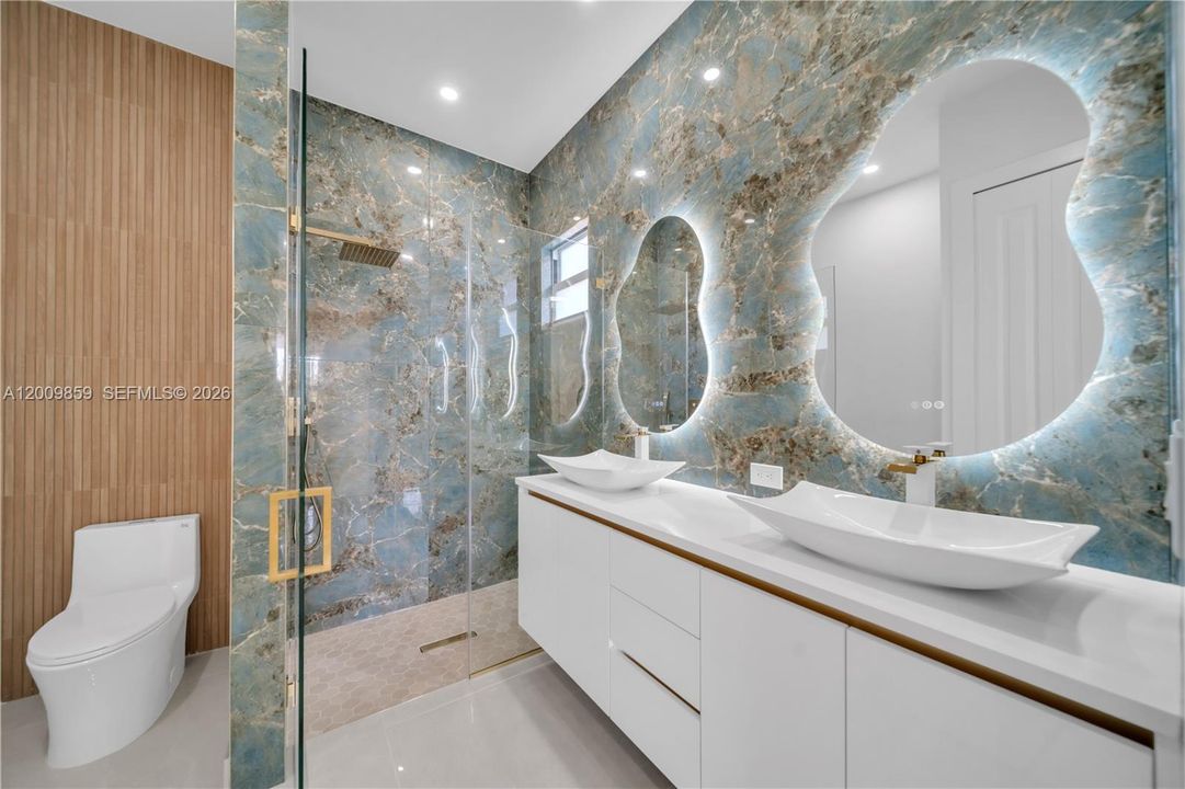 На продажу: $425,000 (4 спален, 3 ванн, 0 Квадратных фут)