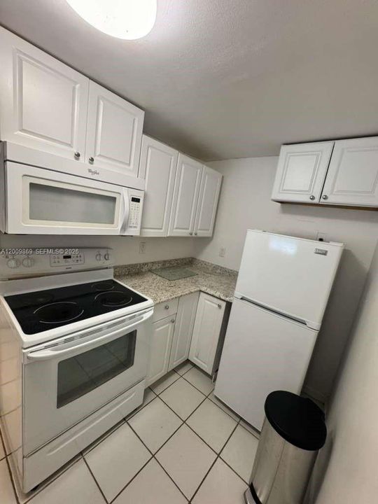 Active With Contract: $1,500 (1 beds, 1 baths, 382 Square Feet)