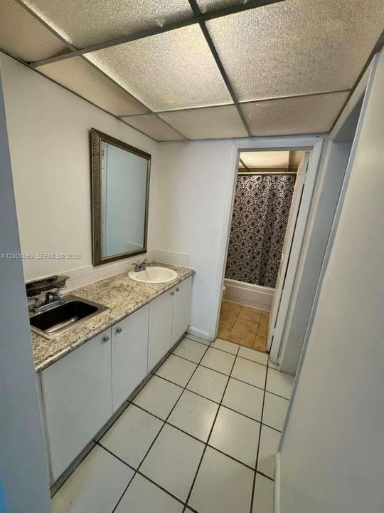 Active With Contract: $1,500 (1 beds, 1 baths, 382 Square Feet)