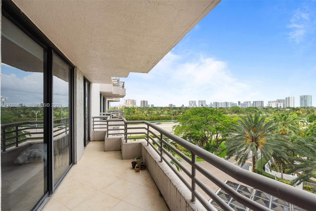 Под контрактом: $275,000 (1 спален, 2 ванн, 1104 Квадратных фут)