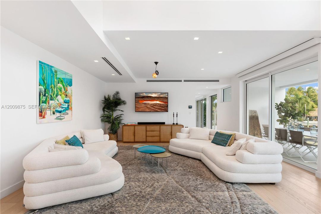 For Sale: $19,950,000 (6 beds, 6 baths, 6208 Square Feet)