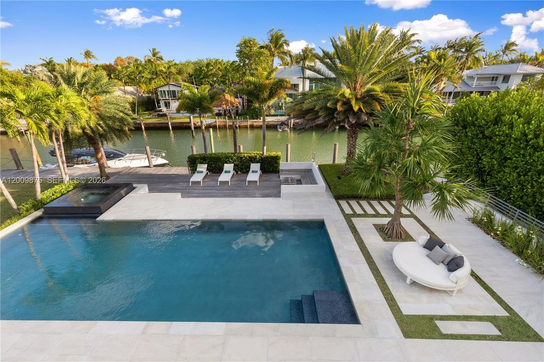 For Sale: $19,950,000 (6 beds, 6 baths, 6208 Square Feet)