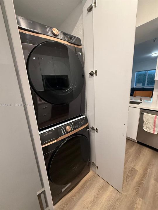 Под контрактом: $2,900 (2 спален, 2 ванн, 1010 Квадратных фут)