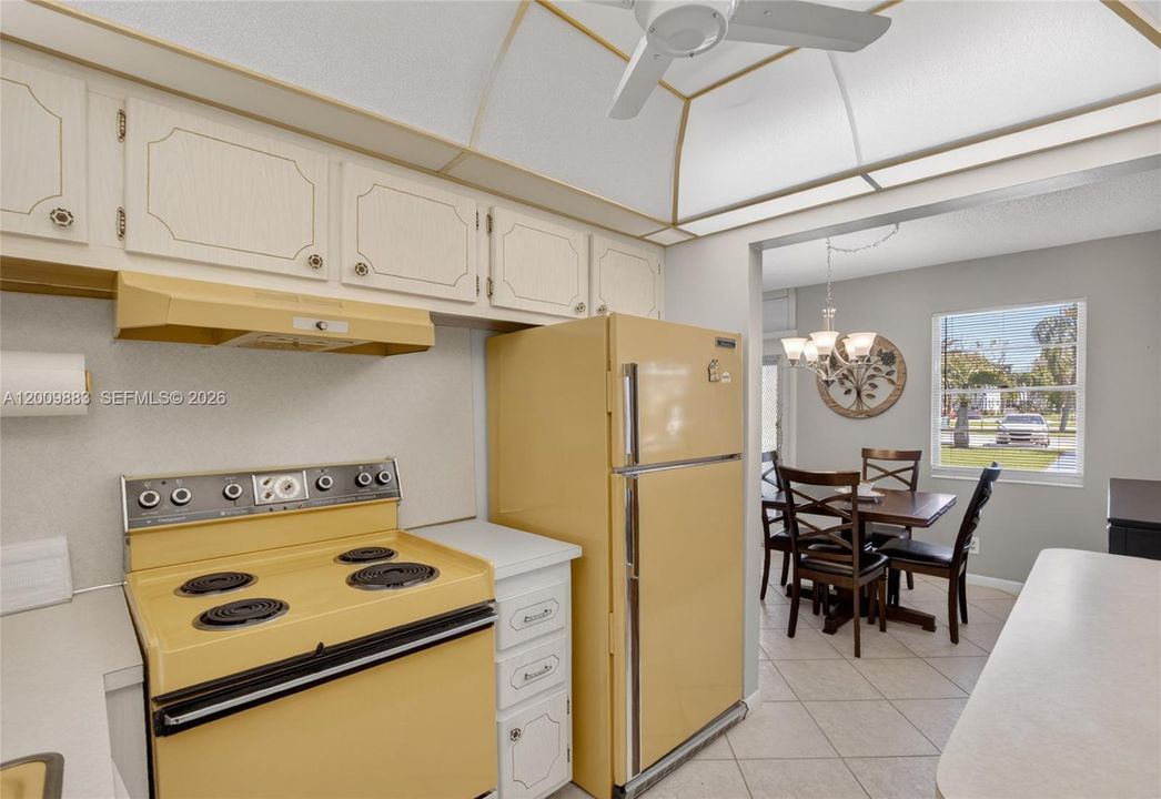 Недавно продано: $79,999 (2 спален, 1 ванн, 820 Квадратных фут)
