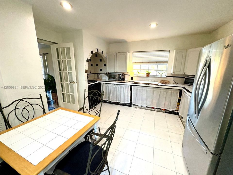 Activo con contrato: $370,000 (2 camas, 1 baños, 1015 Pies cuadrados)
