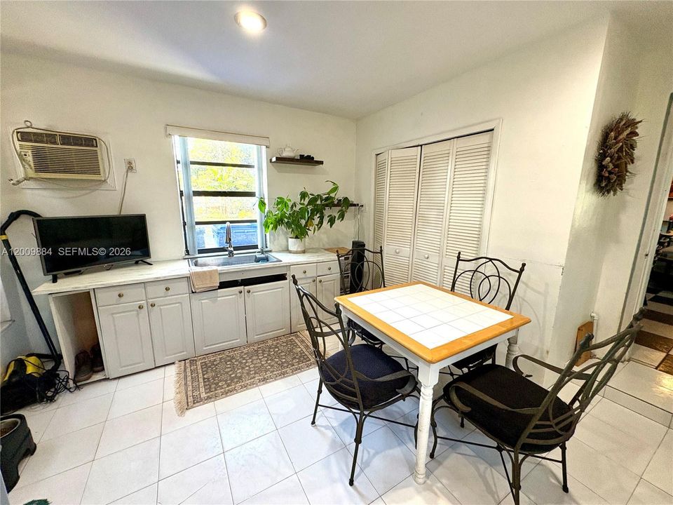 Eat in Kitchen with laundry area